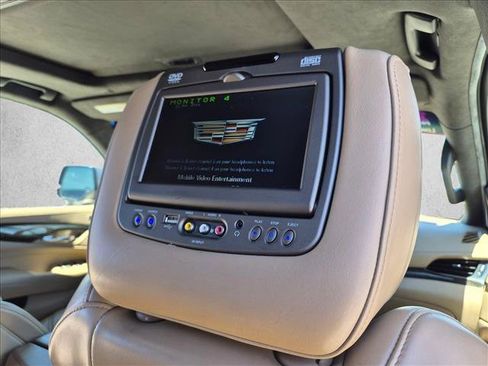Used 2018 Cadillac Escalade ESV Platinum AWD/4WD image 26