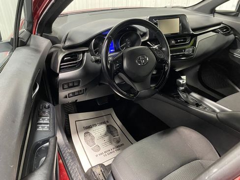 Used 2018 Toyota C-HR XLE image 6