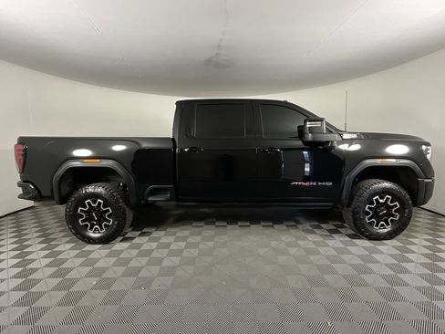 Used 2024 GMC Sierra 2500 AT4X image 2