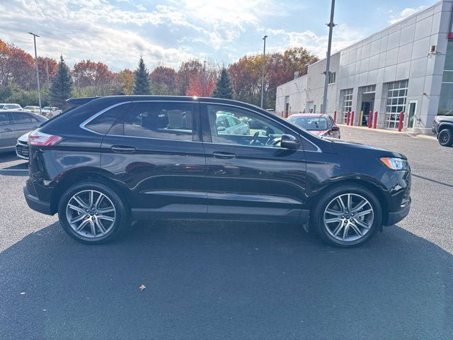 Used 2019 Ford Edge Titanium w/ Cold Weather Package AWD/4WD image 11