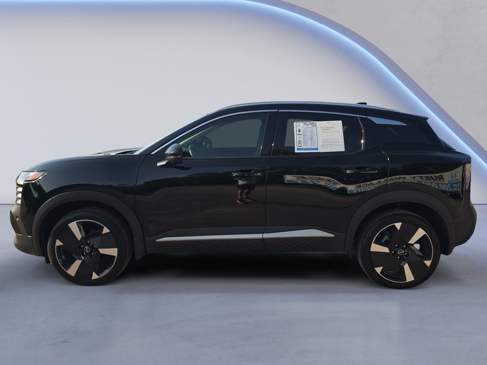 Used 2025 Nissan Kicks SR AWD/4WD image 2