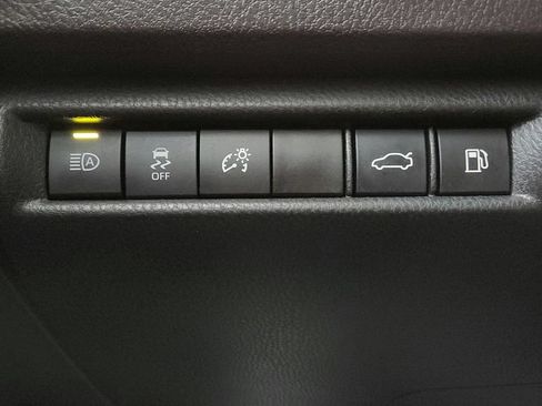 Used 2025 Toyota Camry LE AWD/4WD image 40