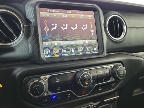 Used 2021 Jeep Wrangler Unlimited Sahara AWD/4WD image 21