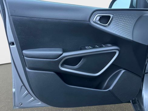 Used 2024 Kia Soul LX w/ Option Group 015 image 17