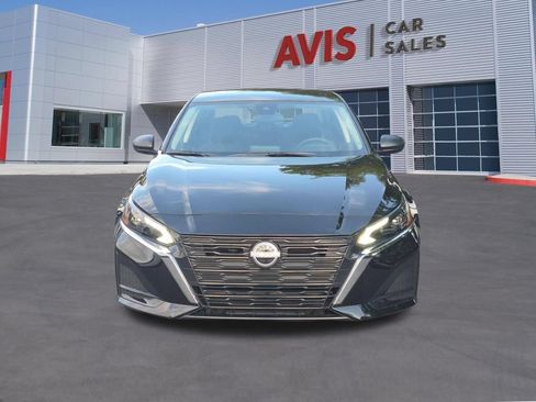 Used 2025 Nissan Altima 2.5 SV FWD image 2