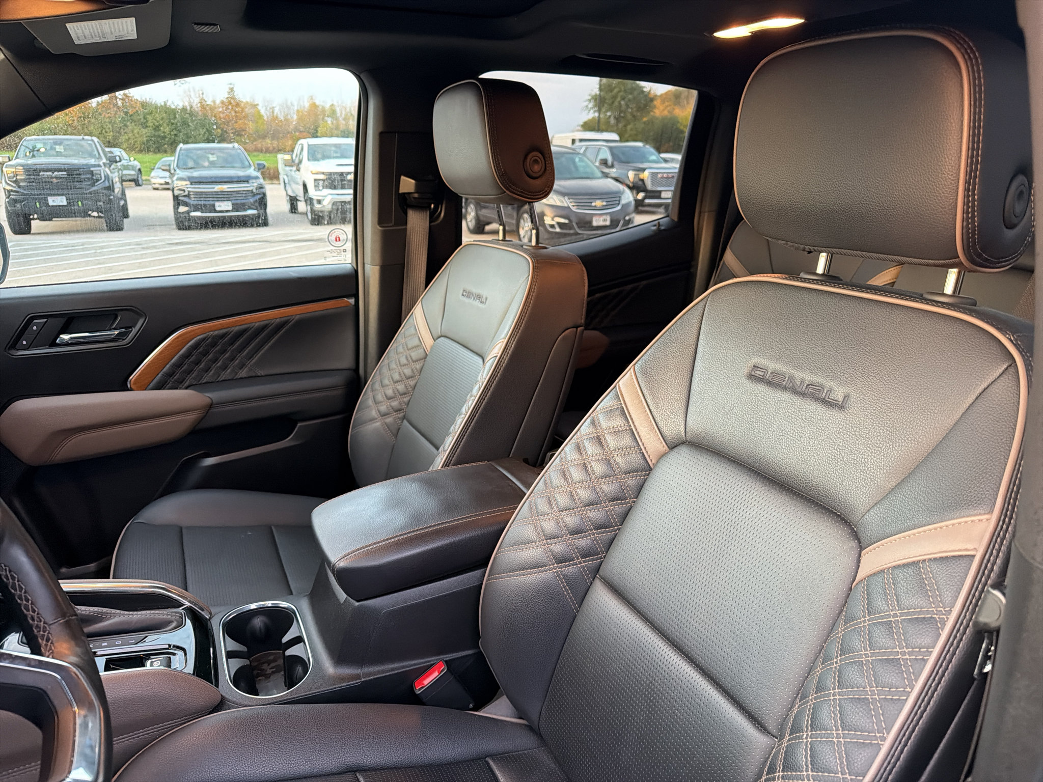 Used 2025 GMC Canyon Denali AWD/4WD image 10