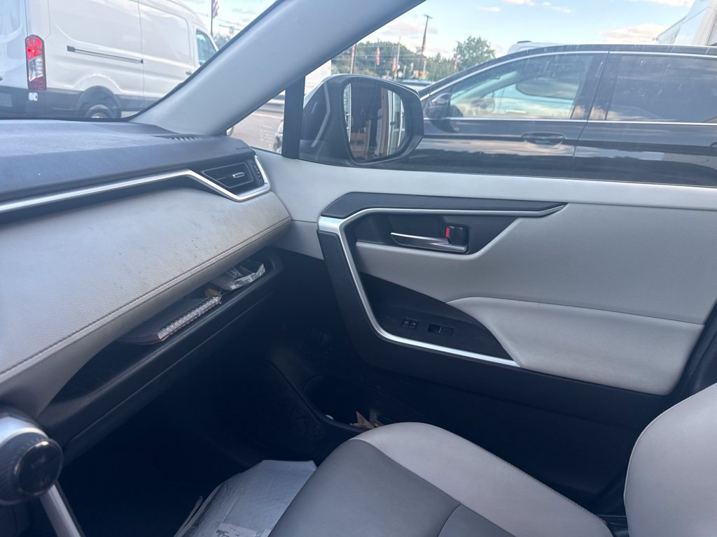 Used 2022 Toyota RAV4 XLE Premium AWD/4WD image 14