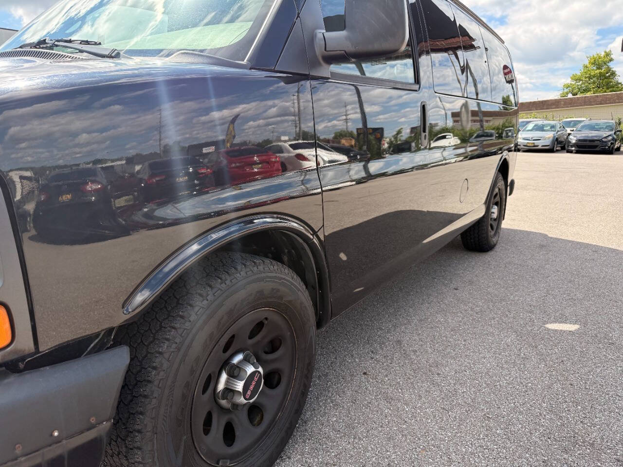 Used 2010 GMC Savana 1500 LS RWD image 16