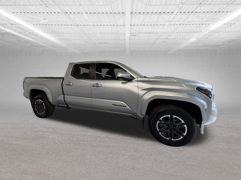 Used 2024 Toyota Tacoma TRD Sport AWD/4WD image 7