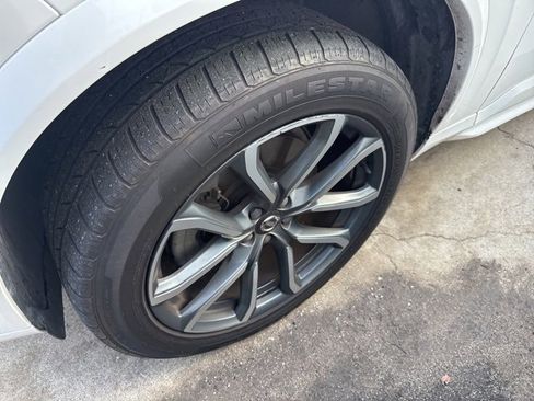 Used 2018 Volvo XC90 T6 Momentum w/ Convenience Package image 3