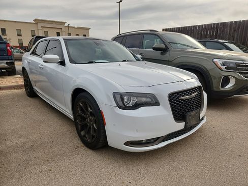 Used 2018 Chrysler 300 S w/ 300S Premium Group image 1