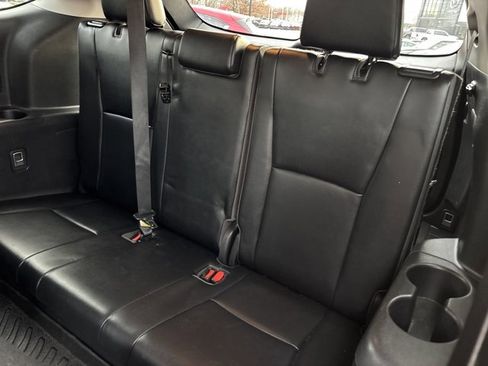 Used 2021 Toyota Highlander XLE image 18