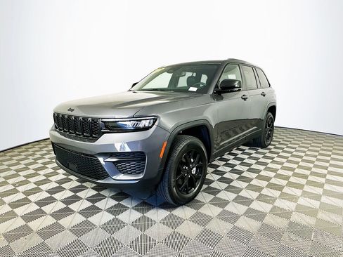 Certified 2024 Jeep Grand Cherokee Altitude AWD/4WD image 6