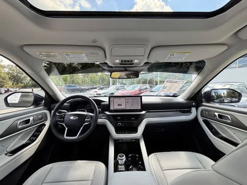 Used 2025 Ford Explorer Platinum w/ LUX Leather Package image 28
