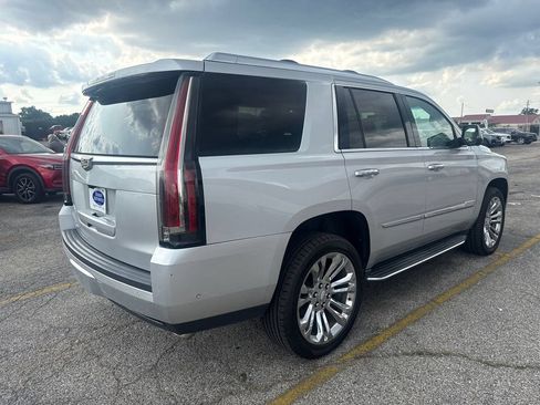 Used 2019 Cadillac Escalade Luxury w/ LPO, Radiant Package AWD/4WD image 3