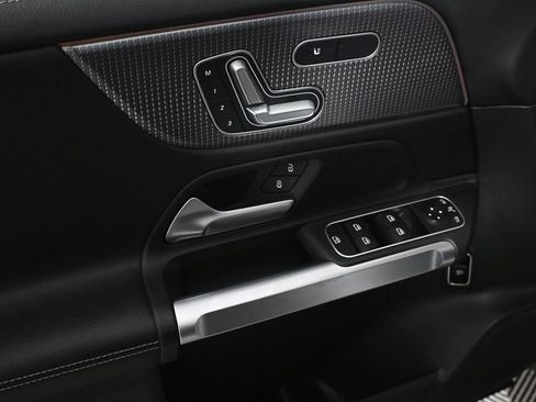 Certified 2023 Mercedes-Benz GLB 250 image 8