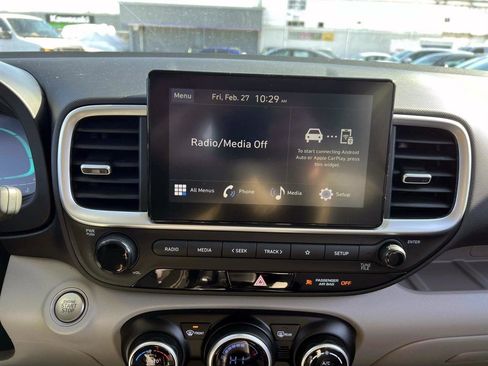 Used 2025 Hyundai Venue SEL FWD image 22