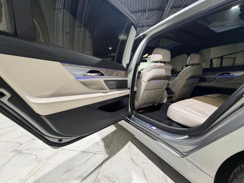 Used 2020 BMW 750i xDrive w/ Executive Package image 26