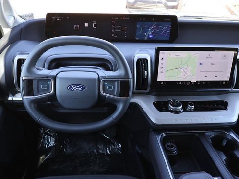 Certified 2025 Ford Expedition Active image 25