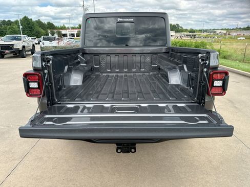 New 2025 Jeep Gladiator Rubicon w/ Safety Group image 21