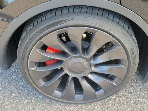 Used 2022 Tesla Model Y Performance image 7