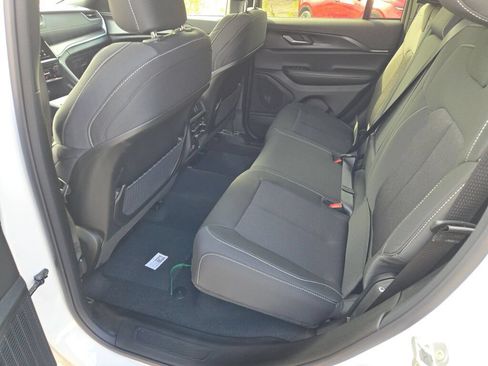 New 2026 Jeep Grand Cherokee Laredo AWD/4WD image 17