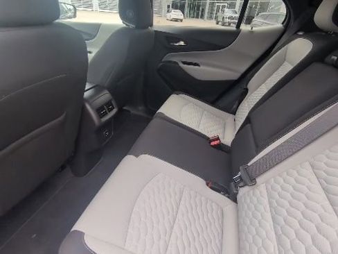 Used 2021 Chevrolet Equinox LS AWD/4WD image 42