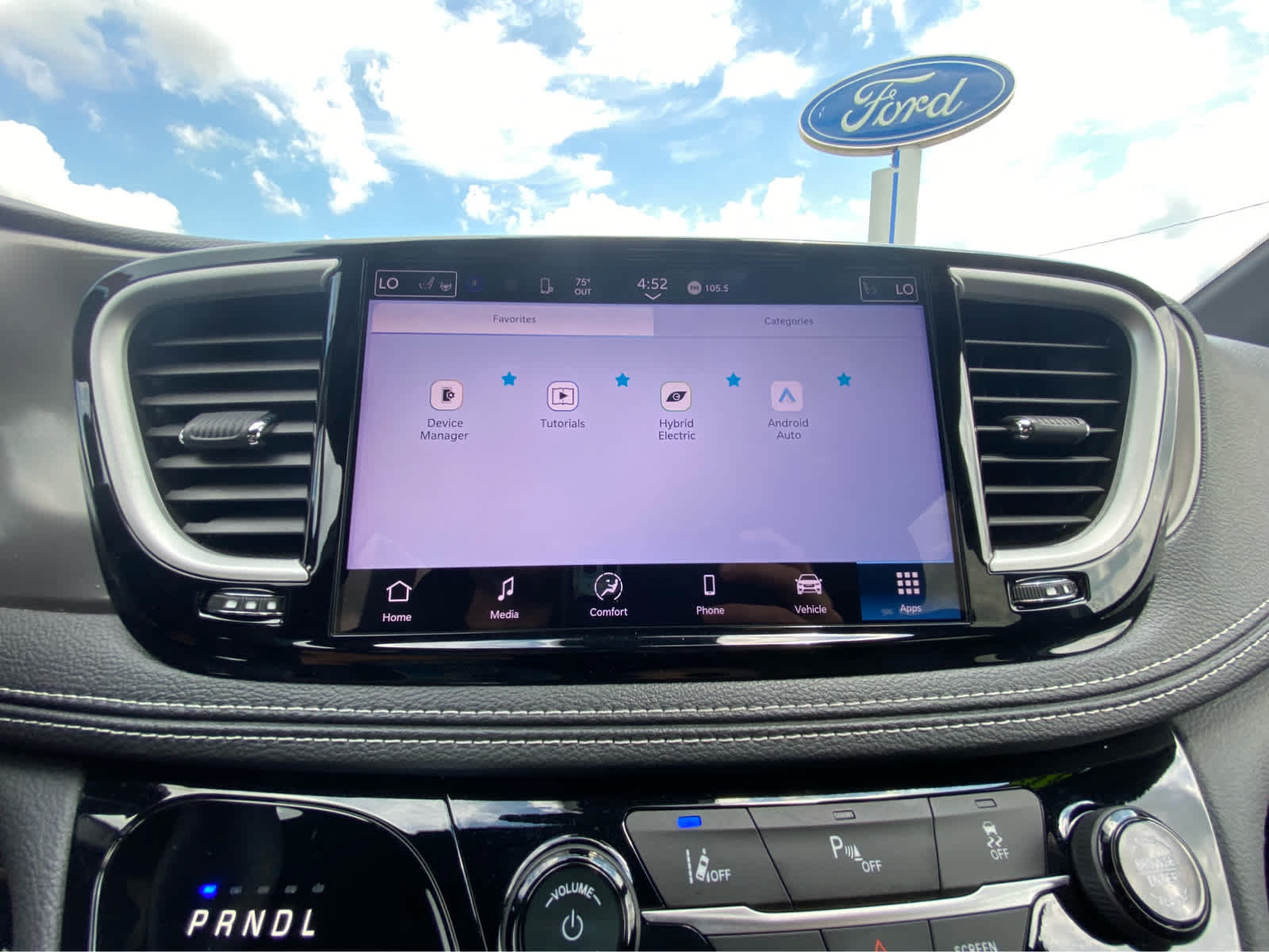 Used 2025 Chrysler Pacifica Select FWD image 32