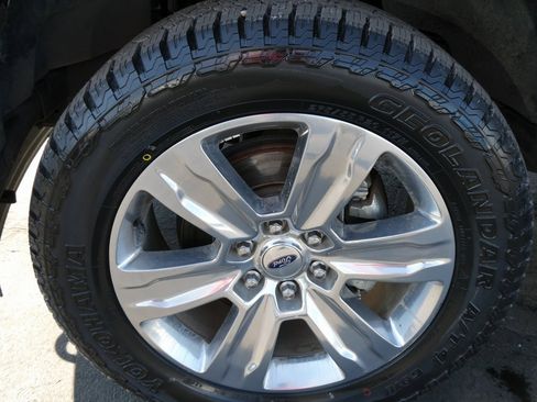 Used 2017 Ford F150 Platinum w/ Equipment Group 701A Luxury image 10