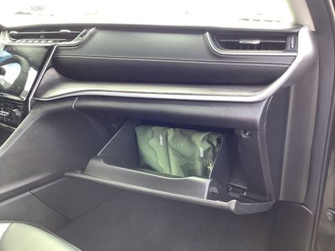 Used 2024 Jeep Grand Cherokee Limited RWD image 40