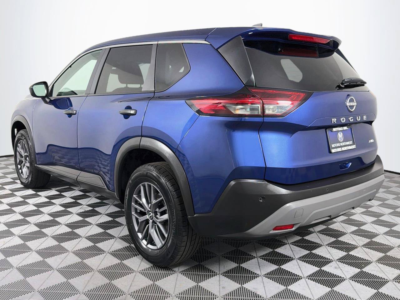 Used 2023 Nissan Rogue S AWD/4WD image 8