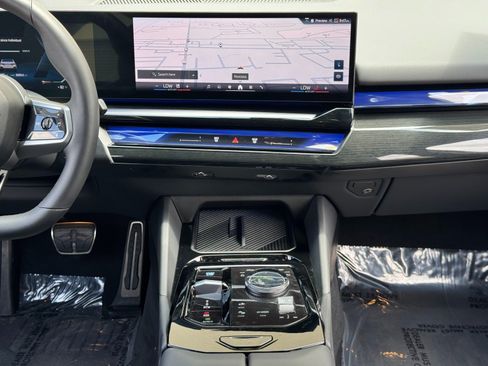 Used 2025 BMW i5 eDrive40i w/ M Sport Package RWD image 26