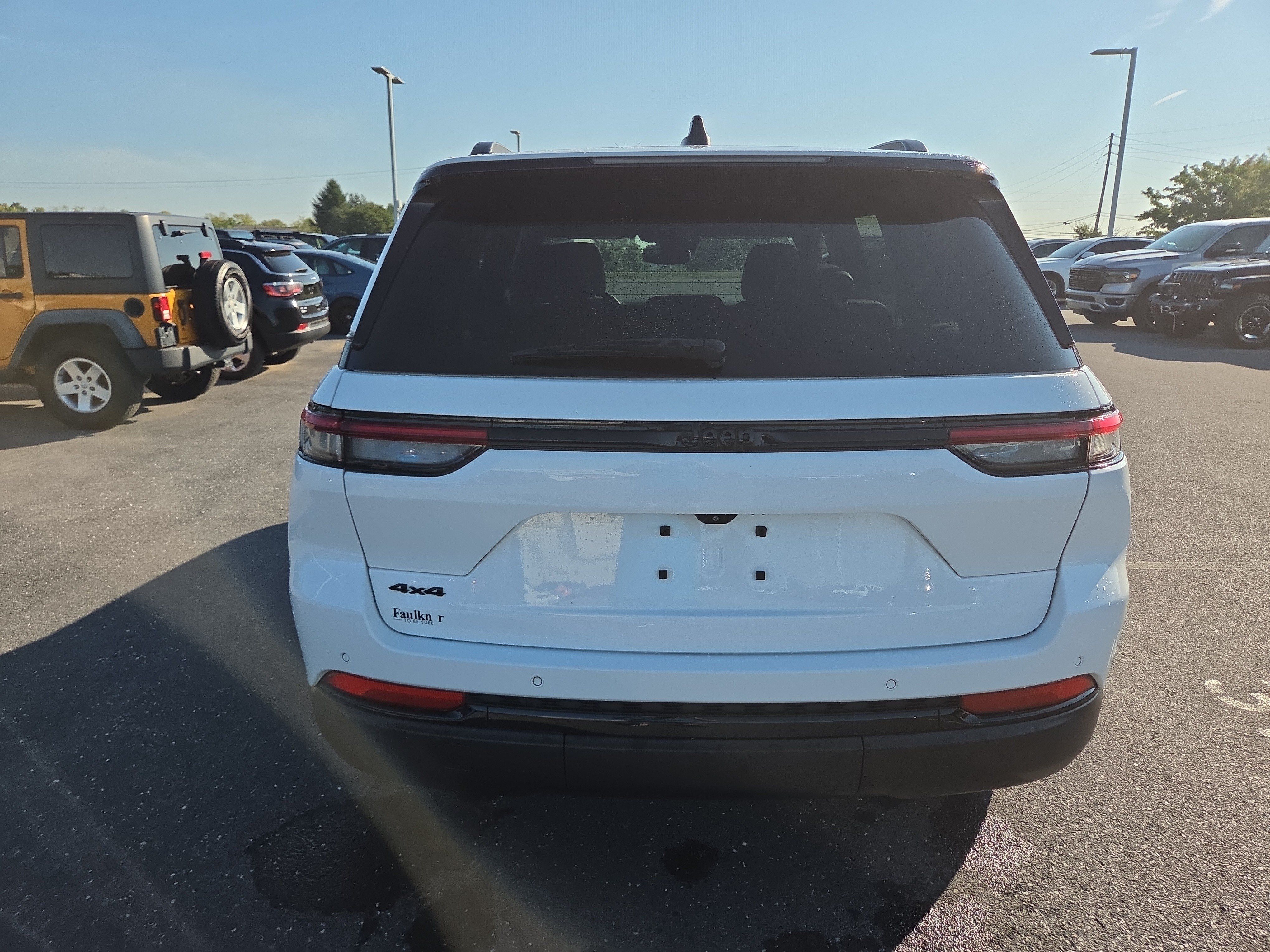 Used 2024 Jeep Grand Cherokee Altitude AWD/4WD image 13