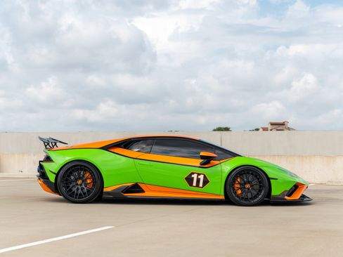 Used 2021 Lamborghini Huracan EVO image 3