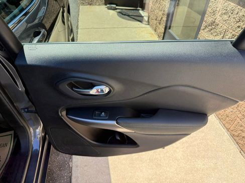 Used 2022 Jeep Cherokee Limited w/ Mopar Interior Package image 27