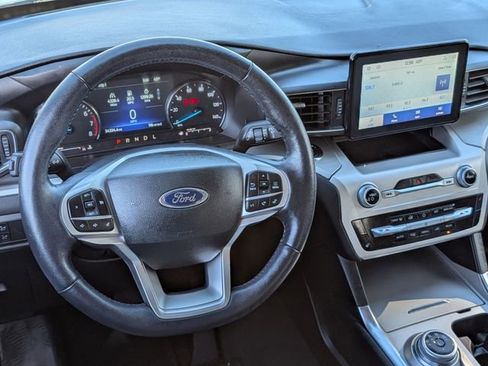 Used 2022 Ford Explorer XLT w/ Equipment Group 202A image 11
