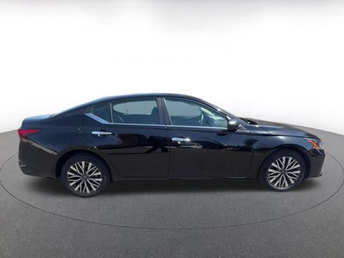 Used 2025 Nissan Altima 2.5 SV FWD image 16
