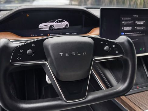 Used 2021 Tesla Model S Long Range image 11