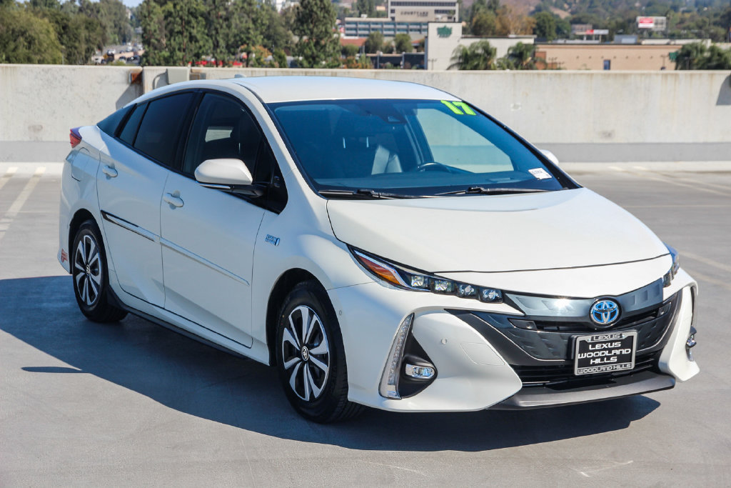 Used 2017 Toyota Prius Prime Advanced FWD image 3