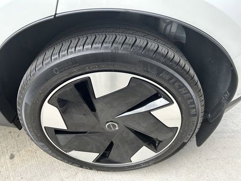 Certified 2025 Volvo EX30 Ultra image 5