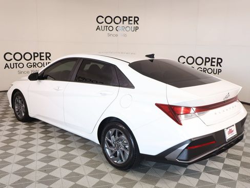 Used 2024 Hyundai Elantra SEL FWD image 22