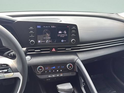 Used 2022 Hyundai Elantra SEL FWD image 14