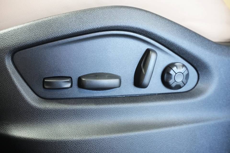 Certified 2026 Porsche Cayenne AWD/4WD image 34