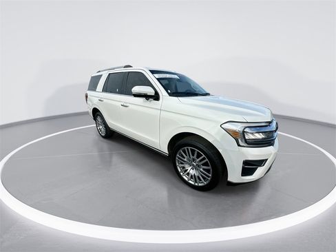 Used 2023 Ford Expedition Limited image 2