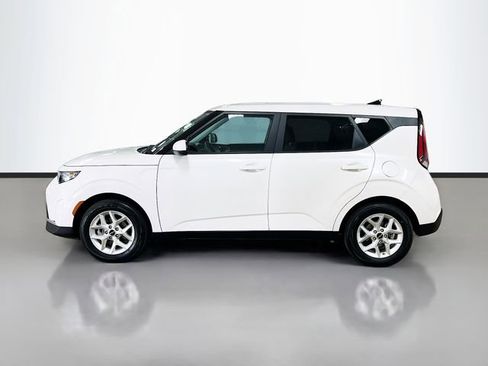 Certified 2025 Kia Soul LX image 3