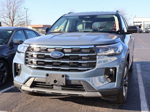 Used 2025 Ford Explorer Active w/ Active Comfort Package image 11