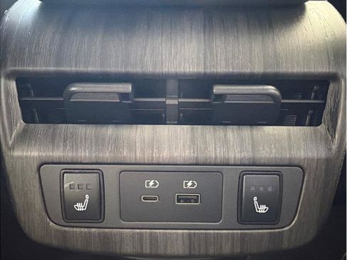 Used 2024 Nissan Ariya AWD image 30