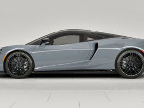 Used 2022 McLaren GT RWD image 2
