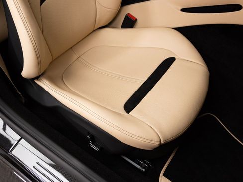 Certified 2021 Ferrari Roma image 61