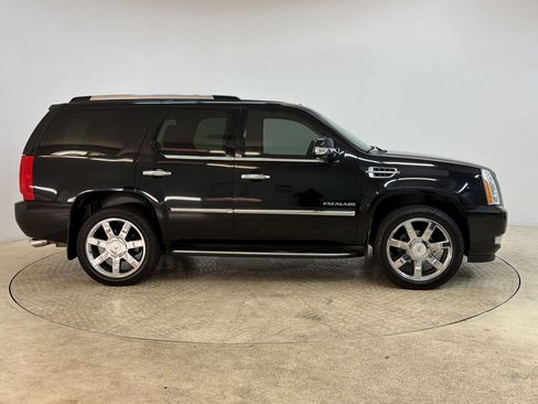 Used 2011 Cadillac Escalade Luxury AWD/4WD image 8